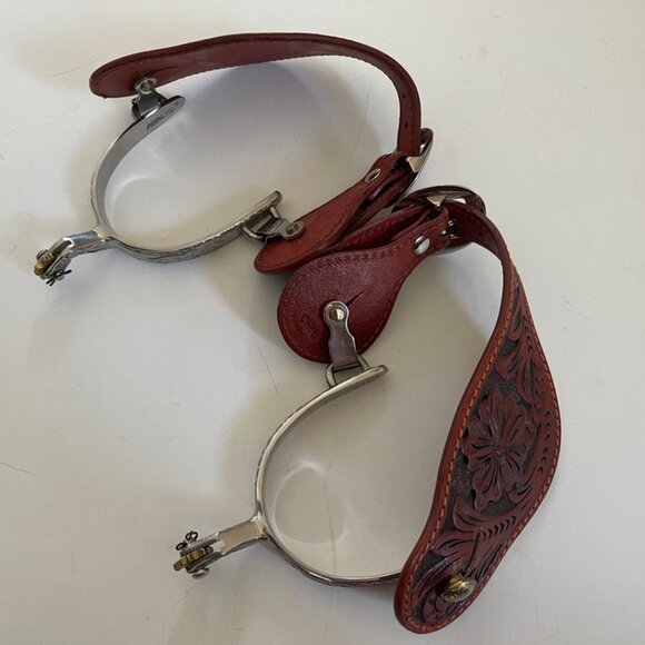 PARTRADE Brushed & Engraved Stainless Stock Spurs/Tooled Leather Strap: NWOT!! - Picture 13 of 15